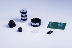 Materialmix-Bauteile aus dem 3D-Drucker von Delo