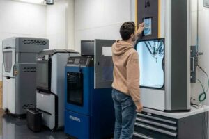 Schneider Electric verwendet selektives Lasersintern in seinem 3D-Druck-Center